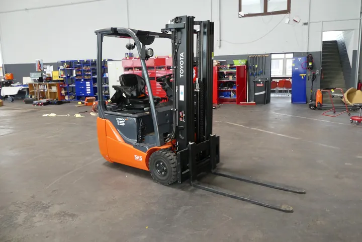 Toyota Elektrogabelstapler 8FBE15T - Bj. 2021 - 63 Betriebsstunden mit Ladegerät